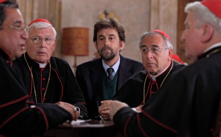 DOPO LA PALMA D’ORO NEL 2001 CON “LA STANZA DEL FIGLIO”, NANNI MORETTI TENTA IL BIS A CANNES 2011 CON “HABEMUS PAPAM”