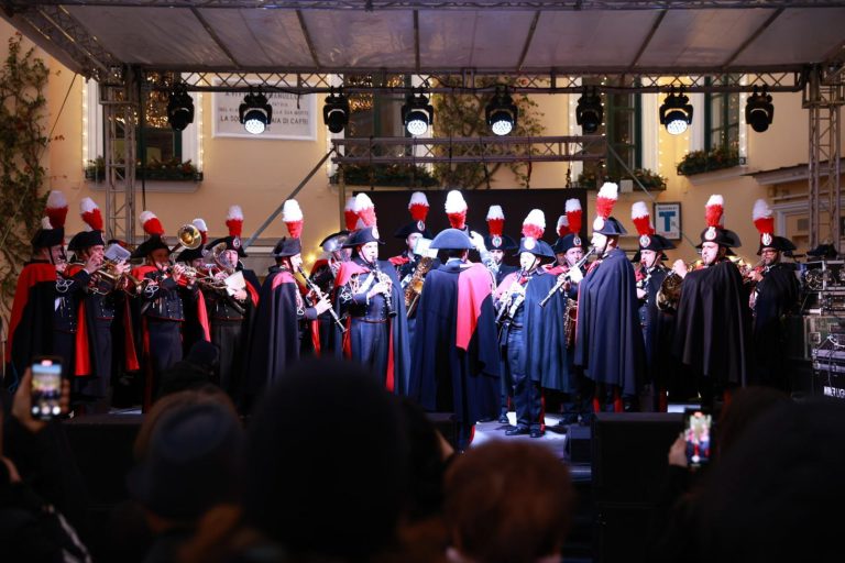 CARABINIERI FANFARE  OPENED THE 29th EDITION OF CAPRI AND RECEIVED CAPRI HUMANITARIAN AWARD